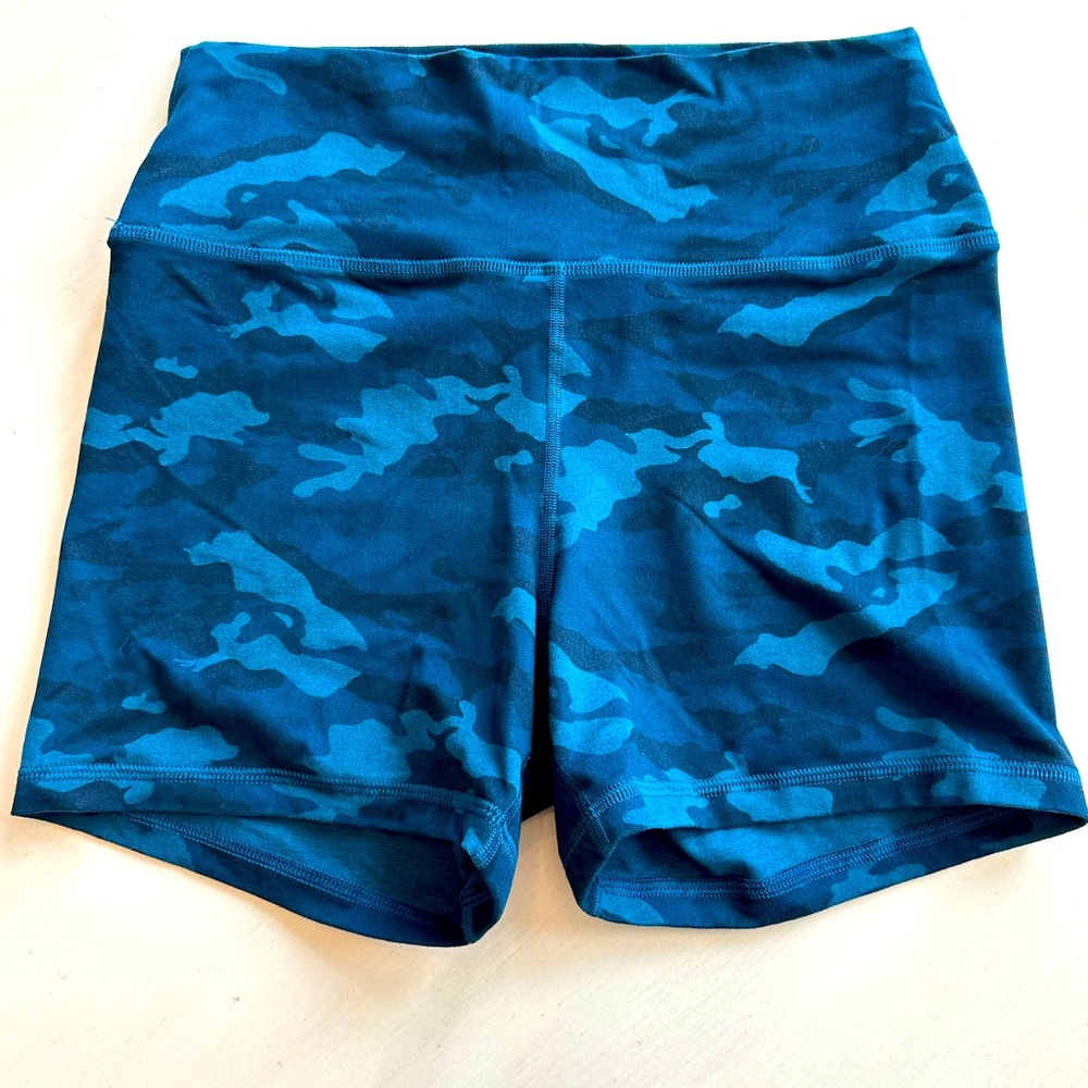 L FLEO shorts